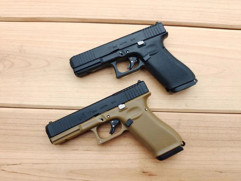 1:2.05 G17 Shell Ejector Toy Pistol Model